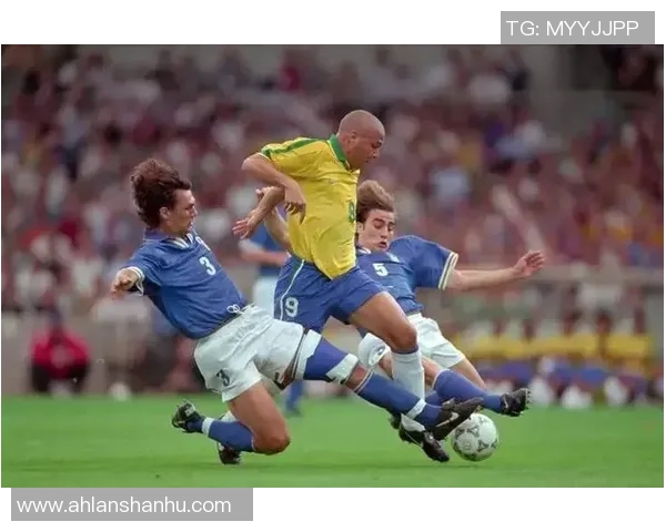 扎马尾辩的足球明星揭秘他们的成长历程与场上风采 扎马尾辩的足球明星揭秘他们的成长历程与场上风采