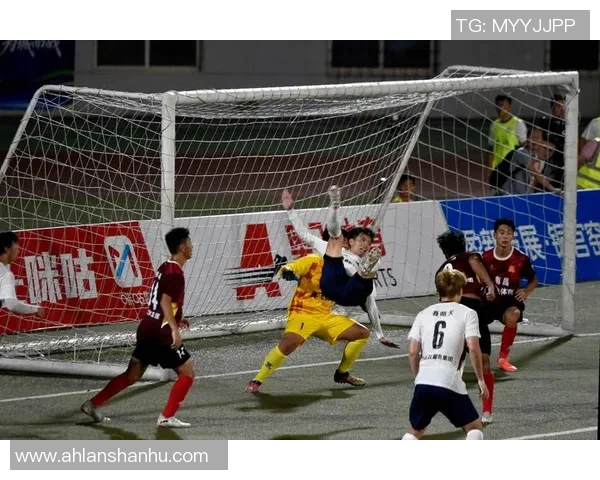 身高优势显著的足球明星们在赛场上的表现与成就分析