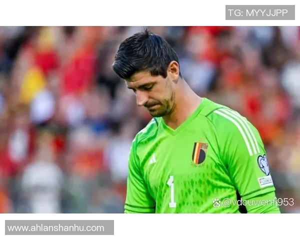 库尔图瓦:从守门员到球队灵魂的蜕变与成长之路 库尔图瓦:从守门员到球队灵魂的蜕变与成长之路