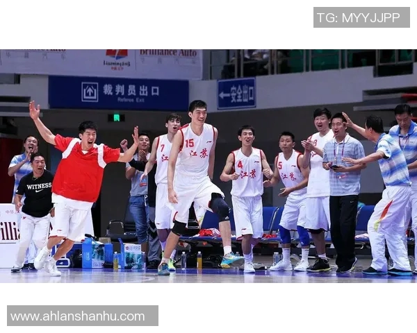 李慕豪:从篮球新星到职业生涯巅峰的励志之路与成长故事 李慕豪:从篮球新星到职业生涯巅峰的励志之路与成长故事