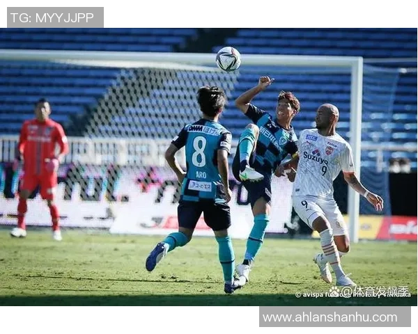 甲府凤林与黄蜂的激烈对决揭示了球队实力与战术的较量与未来发展潜力 甲府凤林与黄蜂的激烈对决揭示了球队实力与战术的较量与未来发展潜力